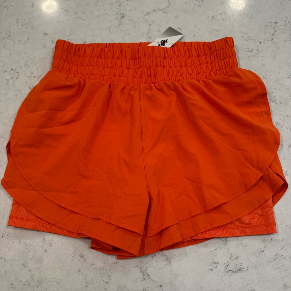 NWT SOOTHFEEL Women's L Athletic Layered Shorts Spandex Pockets Running Training